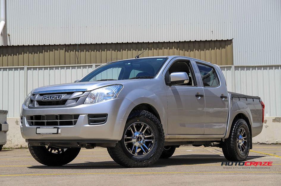 ISUZU DMAX OUTLAW MACHINED PIANO BLACK